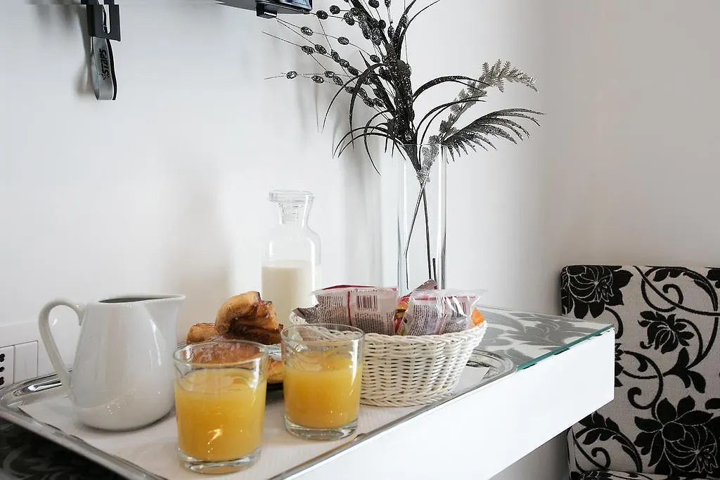 Rome Key Luxury House Bed & Breakfast Guest house