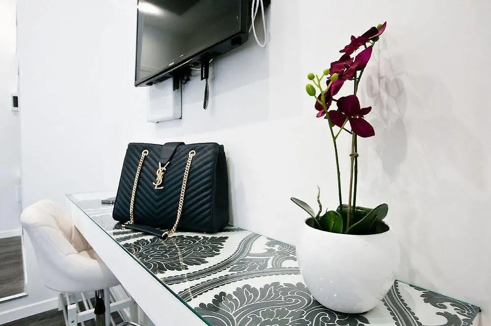 Rome Key Luxury House Hotell 3*,